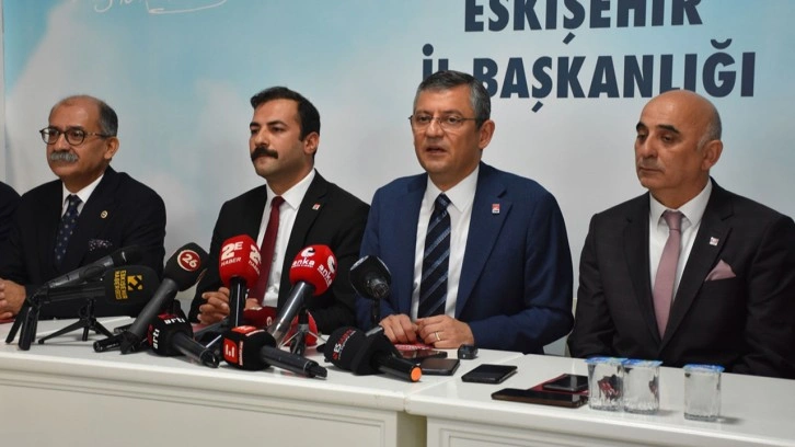 CHP Genel Başkan adayı &Ouml;zg&uuml;r &Ouml;zel, Eskişehir'de konuştu