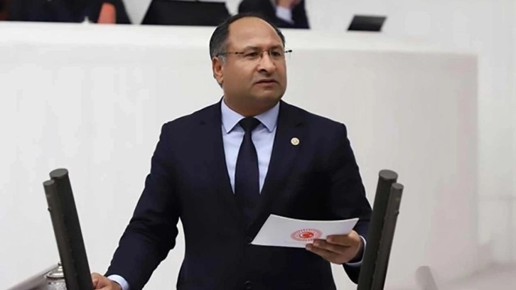 CHP İzmir Milletvekili &Ouml;zcan Pur&ccedil;u partisinden istifa etti