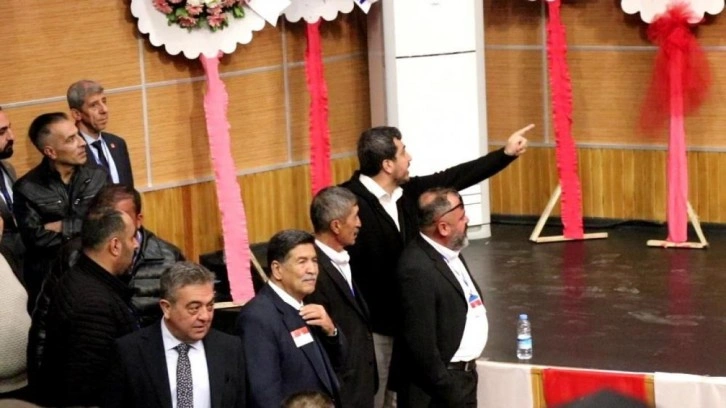 CHP kongresinde 'etek' krizi!