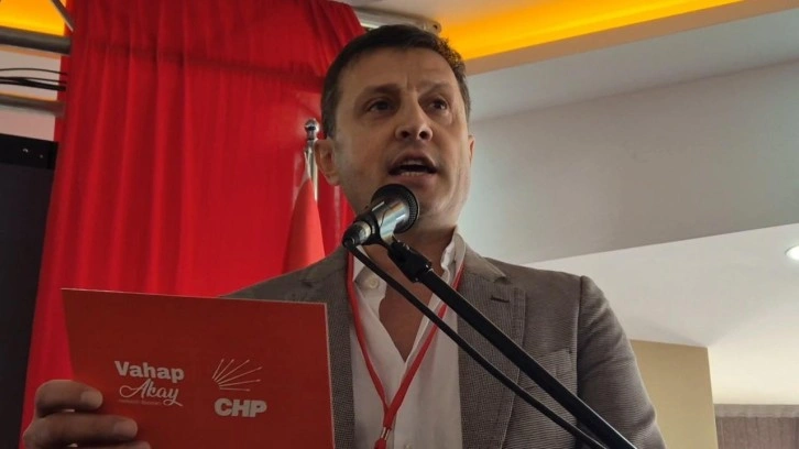 CHP'nin il kongresinde büyük kriz: Belediye başkanı 'Kovun beni partiden' diyerek git