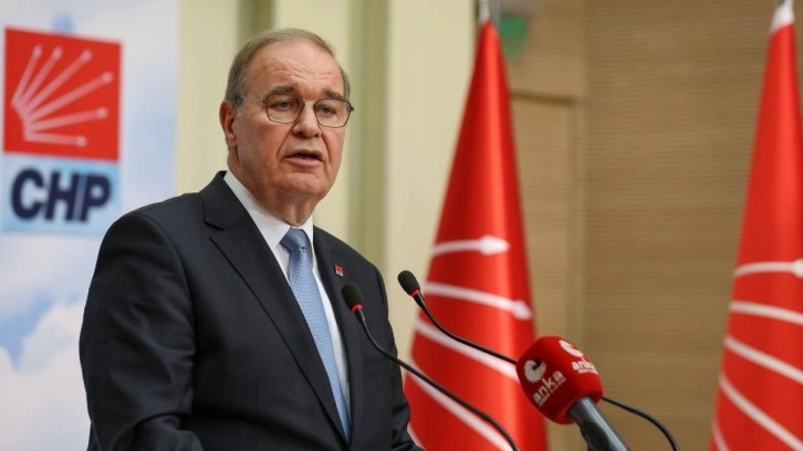 CHP S&ouml;zc&uuml;s&uuml; &Ouml;ztrak'tan Tanju &Ouml;zcan a&ccedil;ıklaması: Gelir, &ccedil;ayını kahvesini i&ccedil;er!