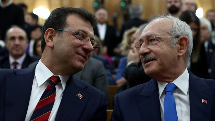 CHP'de "bekle g&ouml;r" d&ouml;nemi: "İkisi de birbirine uzaktan yumruk atıyor"