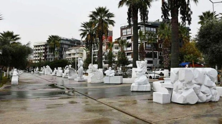 CHP'li belediye &ccedil;alışıyor: Heykel koyacak yer kalmadı!