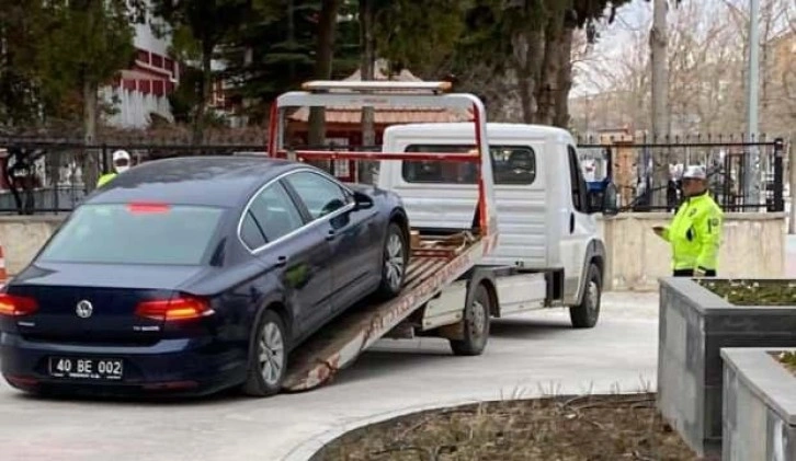 CHP'li Kırşehir Belediyesi'ne b&uuml;y&uuml;k şok! Makam aracına haciz geldi