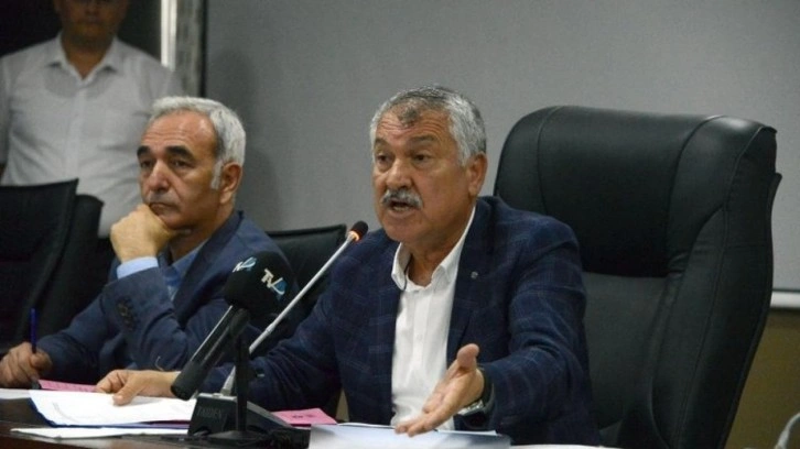CHP&rsquo;li Zeydan Karalar&rsquo;ın "Memnuniyet anketi"ne AK Parti'den tepki
