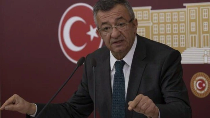 CHP'nin adayını canlı yayında a&ccedil;ıkladı: D&uuml;z s&ouml;yl&uuml;yorum adayımız...