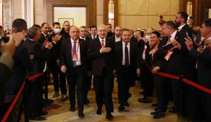 CHP'nin cumhurbaşkanı adayını a&ccedil;ıkladı! Alkış tufanı koptu