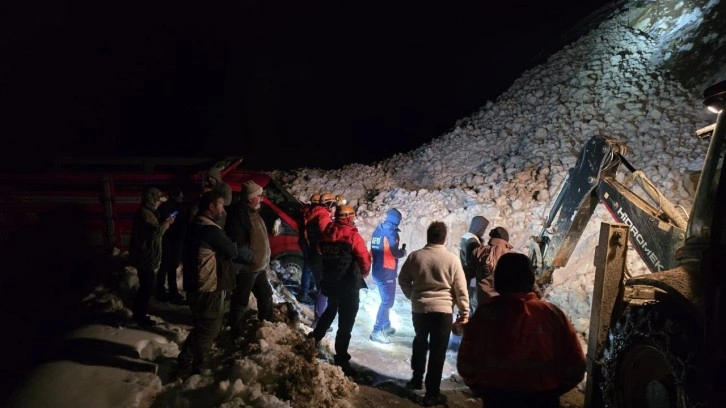 Çığ nedeniyle mahsur kalan 15 kişi kurtarıldı