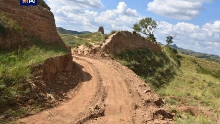 &Ccedil;in Seddi'ni delip yol yaptılar