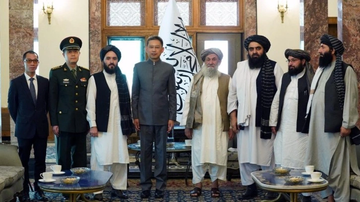 &Ccedil;in, Taliban y&ouml;netimindeki Afganistan'a b&uuml;y&uuml;kel&ccedil;i atadı