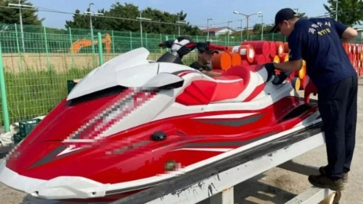&Ccedil;inli aktivist Jet Ski ile &uuml;lkeden ka&ccedil;tı