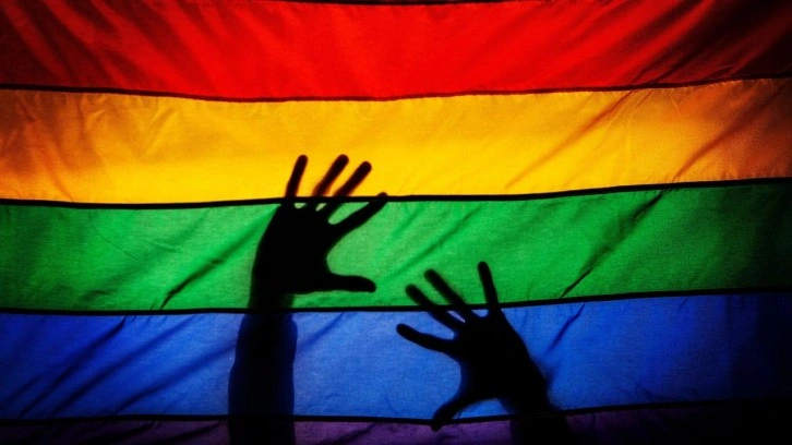 Cinsiyet değiştiren LGBT'liler &ouml;tenazi kliniklerine koşuyor! "Acı i&ccedil;indeyim"