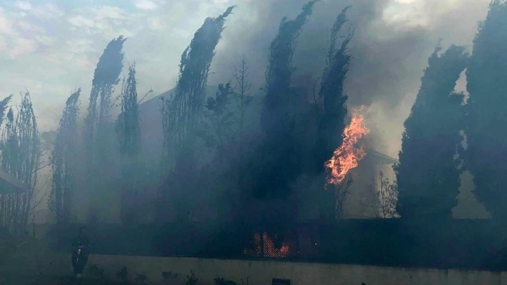 Çorlu’da korkutan yangın: Alevler yerleşim yerlerine sıçradı