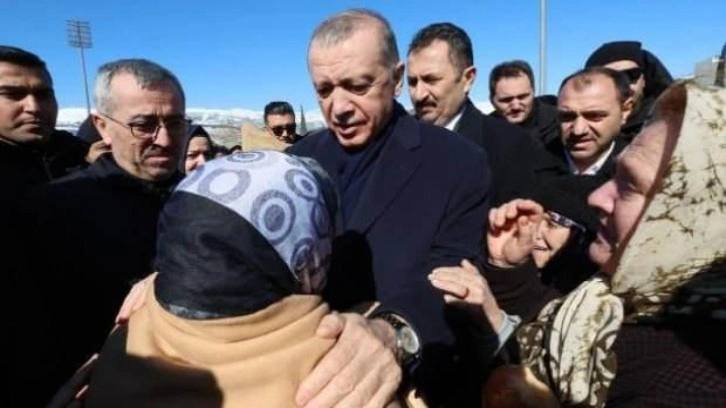 Cumhurbaşkanı Erdoğan deprem b&ouml;lgesinde incelemelerini s&uuml;rd&uuml;recek