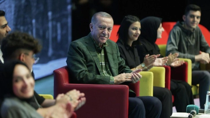 Cumhurbaşkanı Erdoğan gen&ccedil;lere seslendi: Ben uşaklara inanıyorum