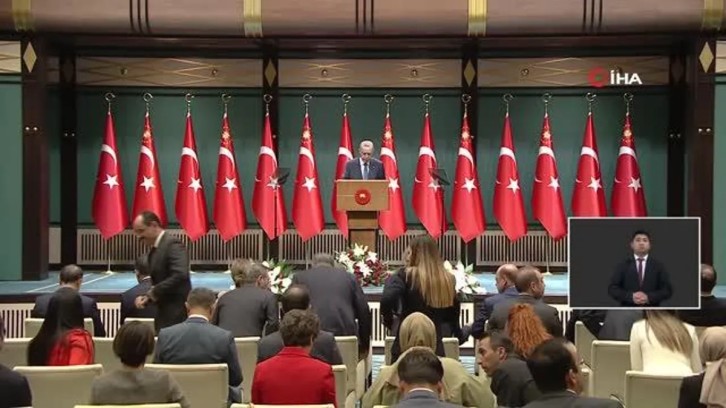 Cumhurbaşkanı Erdoğan: "Hi&ccedil; bir &ouml;ğrenci faiz uygulamasına tabi tutulmamıştır.