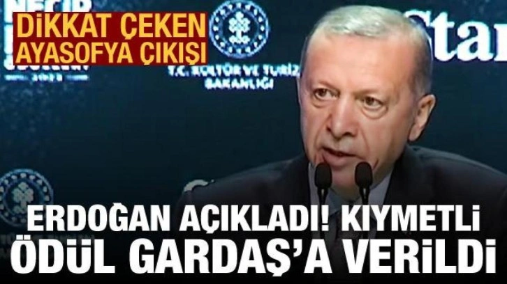 Cumhurbaşkanı Erdoğan, Necip Fazıl &ouml;d&uuml;llerini verdi! Dikkat &ccedil;eken Ayasofya &ccedil;ıkışı