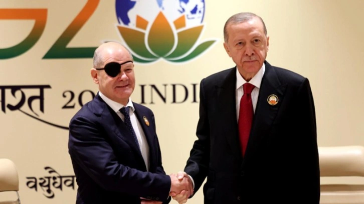 Cumhurbaşkanı Erdoğan, Scholz'u kabul etti! Dikkat &ccedil;eken korsan maske detayı
