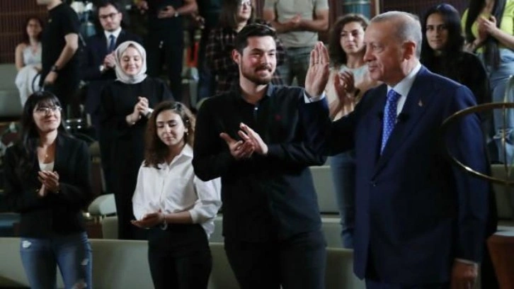 Cumhurbaşkanı Erdoğan'dan gen&ccedil;lere &ouml;zel se&ccedil;im beyannamesi