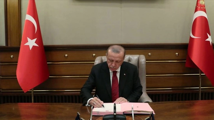 Cumhurbaşkanı Erdoğan'ın masasındaki anketi a&ccedil;ıkladı: B&uuml;y&uuml;k bir sı&ccedil;rama yaşanmıyor