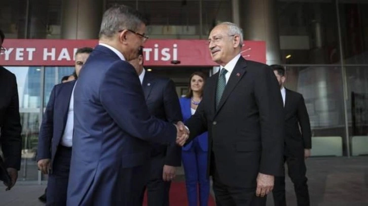 Davutoğlu'ndan Kılı&ccedil;daroğlu i&ccedil;in 50 bin TL bağış