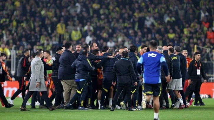 Derbi öncesi yüksek tansiyon! Yıldızlar kavga etti: İki isim ihraç edildi