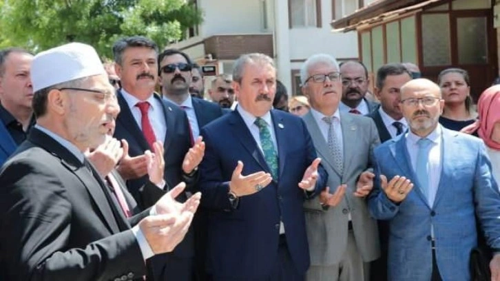 Destici'den birlik mesajı: Zafer yine M&uuml;sl&uuml;man b&uuml;y&uuml;k T&uuml;rk milletinin olacaktır