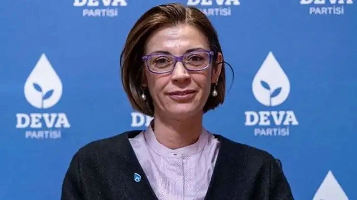 DEVA Partisi'nde şok istifa! Genel Başkan Yardımcısı Hel&uuml;n Fırat gece yarısı bıraktı