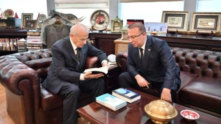 Devlet Bah&ccedil;eli partisinin hazırladığı iki kitabı tanıttı
