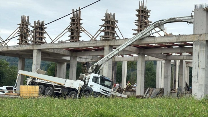 Devrilen beton pompasının bomunun çarptığı işçi öldü