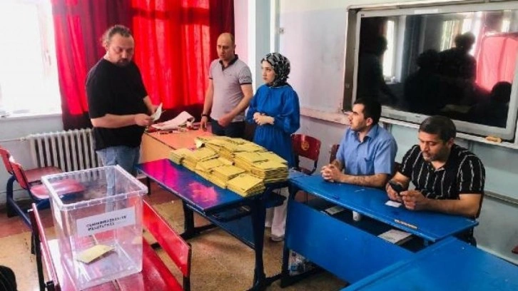 Diyarbakır&rsquo;da AK Parti 17 il&ccedil;ede, CHP 2 il&ccedil;ede sandık sonu&ccedil;larına itiraz etti
