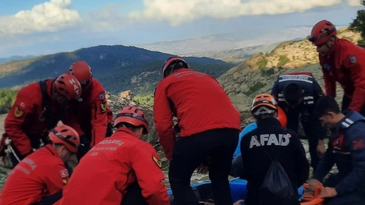 Doğa yürüyüşü kabusa döndü! Yaralı dağcı askeri helikopterle kurtarıldı