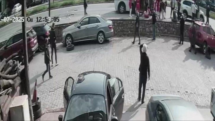 Dolmuş ciple çarpıştı: 11'i öğrenci, 13 yaralı