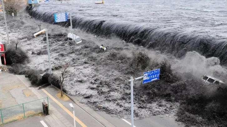 Dünya tarihindeki en ölümcül tsunamiler açıklandı: 260 bin can kaybı