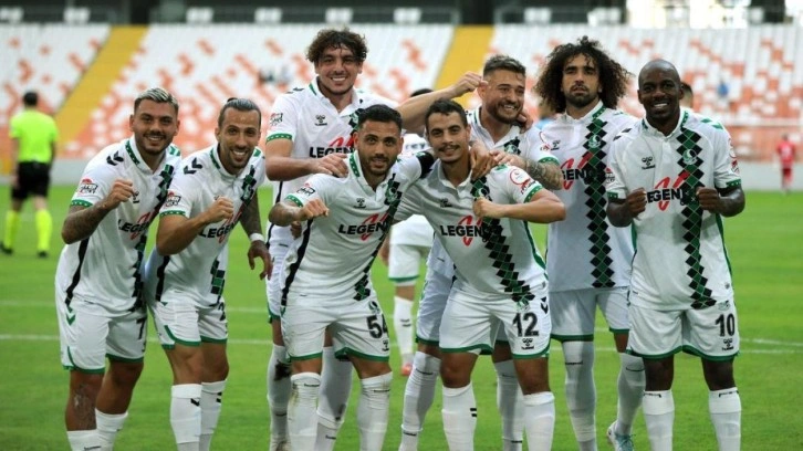 Efsane golcü Türkiye'ye ısındı! 6-0'lık maça 3 golle damga vurdu
