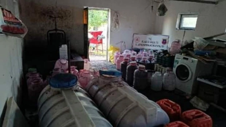 Elazığ&rsquo;da 2 ton 600 litre sahte şarap ele ge&ccedil;irildi