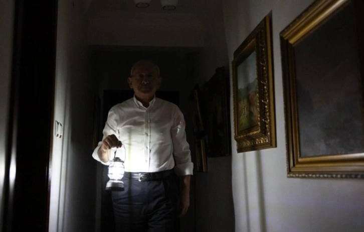 Elektriği kesilen Kılı&ccedil;daroğlu'na buzdolabı soruldu: Bunların hepsini &ccedil;&ouml;zeriz