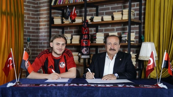 Elvir Baliç'in kopyası Süper Lig'e geldi: 4 yıllık imzayı attı