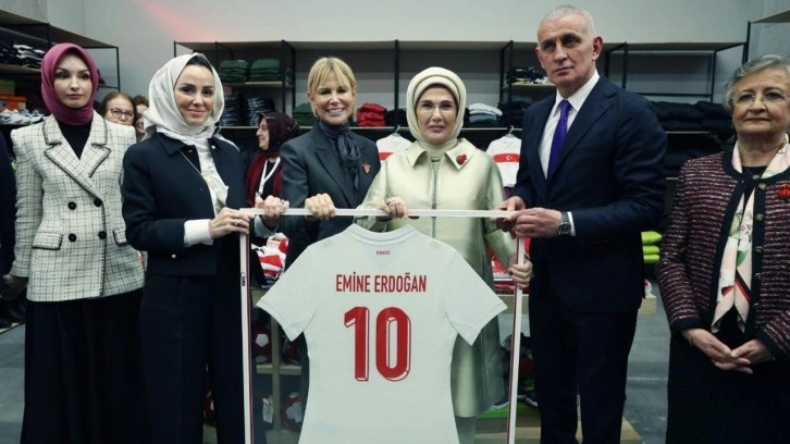 Emine Erdoğan, TOGEMDER'in "Artsın Eksilmesin Dönüşüm Pazarı"nın açılışına katıldı: