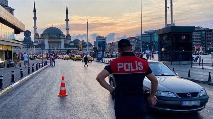 Emniyet'in 'Huzur İstanbul' uygulamasında 1011 şüpheli gözaltına alındı