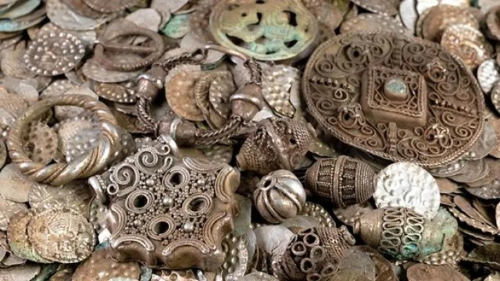 En büyük hazine keşiflerinden biri! 20 bin tane buldular...