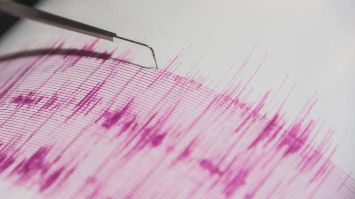 Endonezya'da 7,1 b&uuml;y&uuml;kl&uuml;ğ&uuml;nde deprem