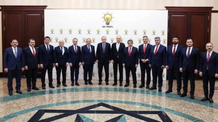 Erdoğan, 11 B&uuml;y&uuml;kşehir Belediye Meclisinin AK Parti Grup Başkanvekillerini kabul etti