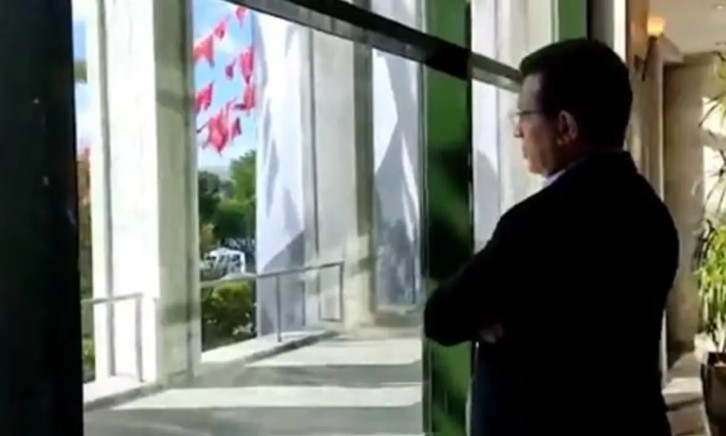 Erdoğan'ı &ccedil;aya davet eden İmamoğlu kalabalığı b&ouml;yle izledi: Biz Bekleyelim s&ouml;z verdiğimiz gibi