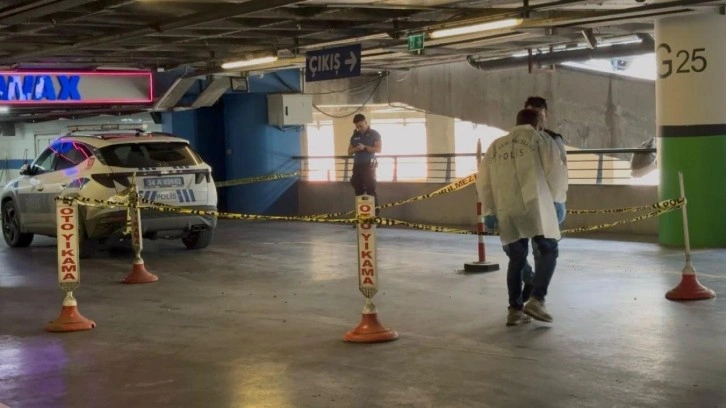 Esenyurt’ta AVM otoparkında silahlı saldırı