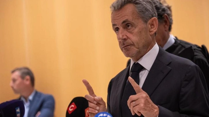 Eski Fransız Cumhurbaşkanı Sarkozy cezaevine girecek