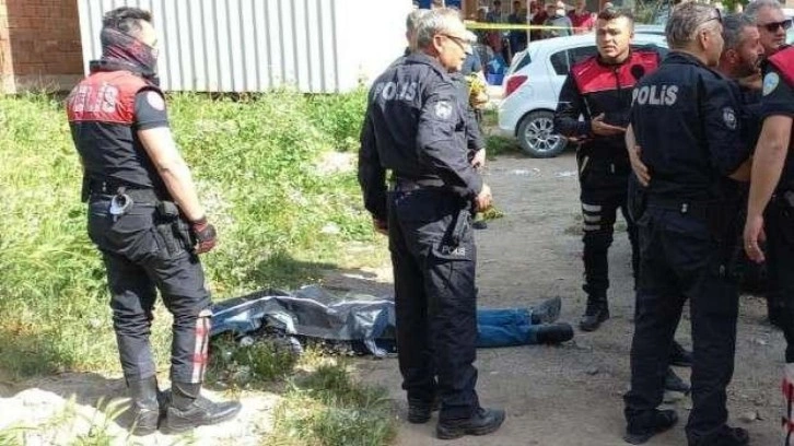 Eski tarih &ouml;ğretmeni boş arsada &ouml;l&uuml; bulundu