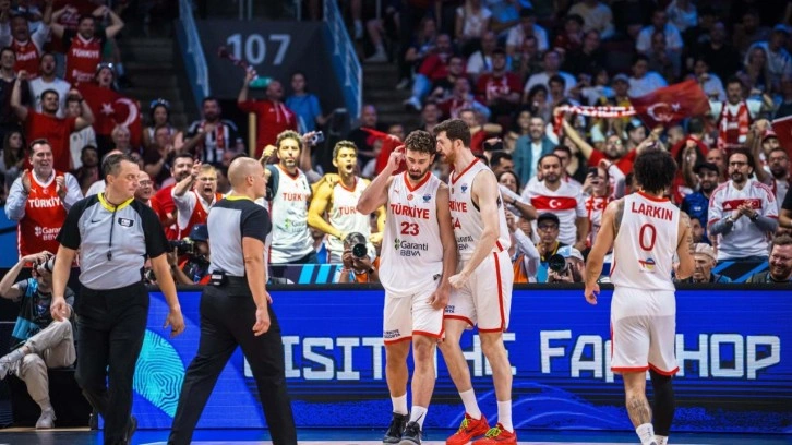 EuroBasket 2025’te tarih yazan 12 Dev Adam, yurda döndü! Coşkuyla karşılandılar