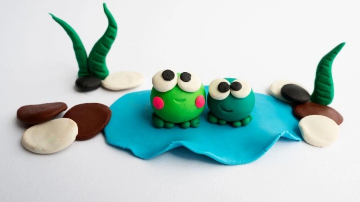 Evde G&uuml;venli Eğlence: &Ccedil;ocuklar İ&ccedil;in Doğal Oyun Hamuru