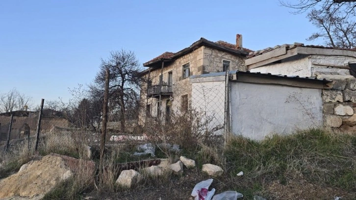 Evin bah&ccedil;esindeki k&ouml;pek &ccedil;ocuklara saldırdı: 14 yaşındaki &ccedil;ocuk ağır yaralı